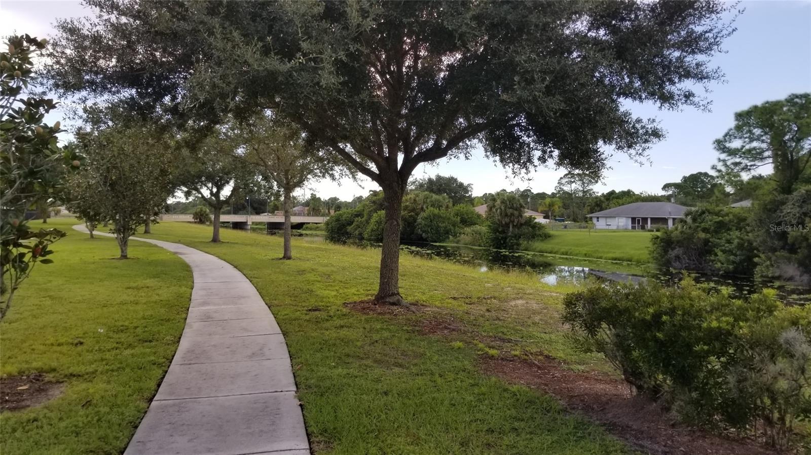 0971131610 & 0971131611 Rockwell Ave Property Photo 6