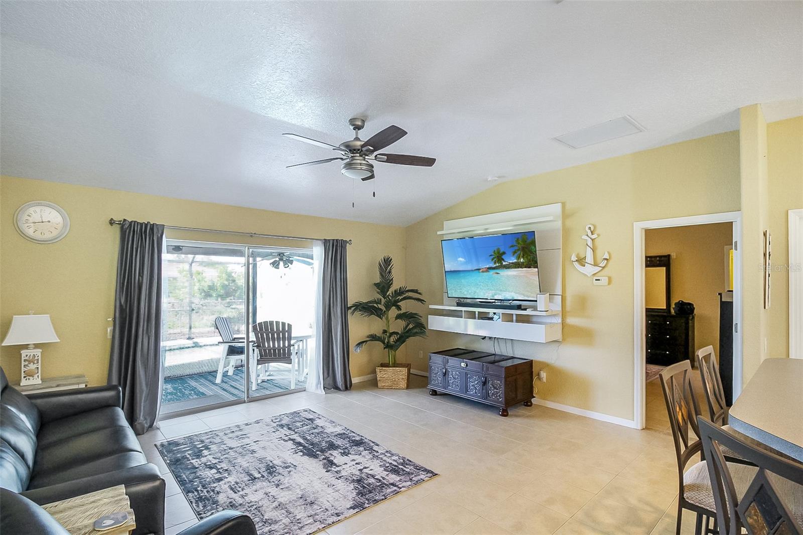 1465 Shields St Property Photo 13