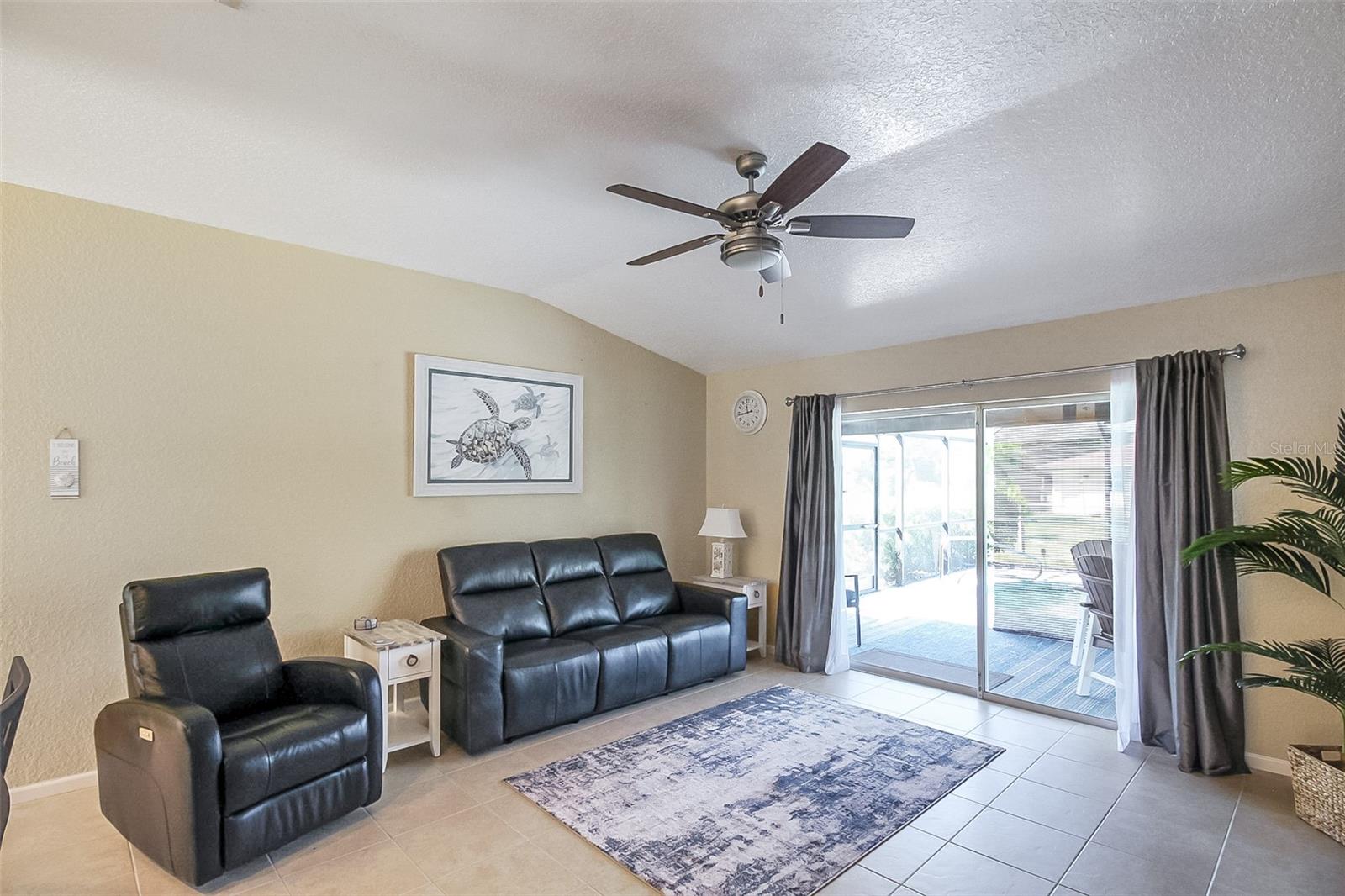 1465 Shields St Property Photo 14