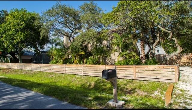 5311 Creek Dr Property Photo 3
