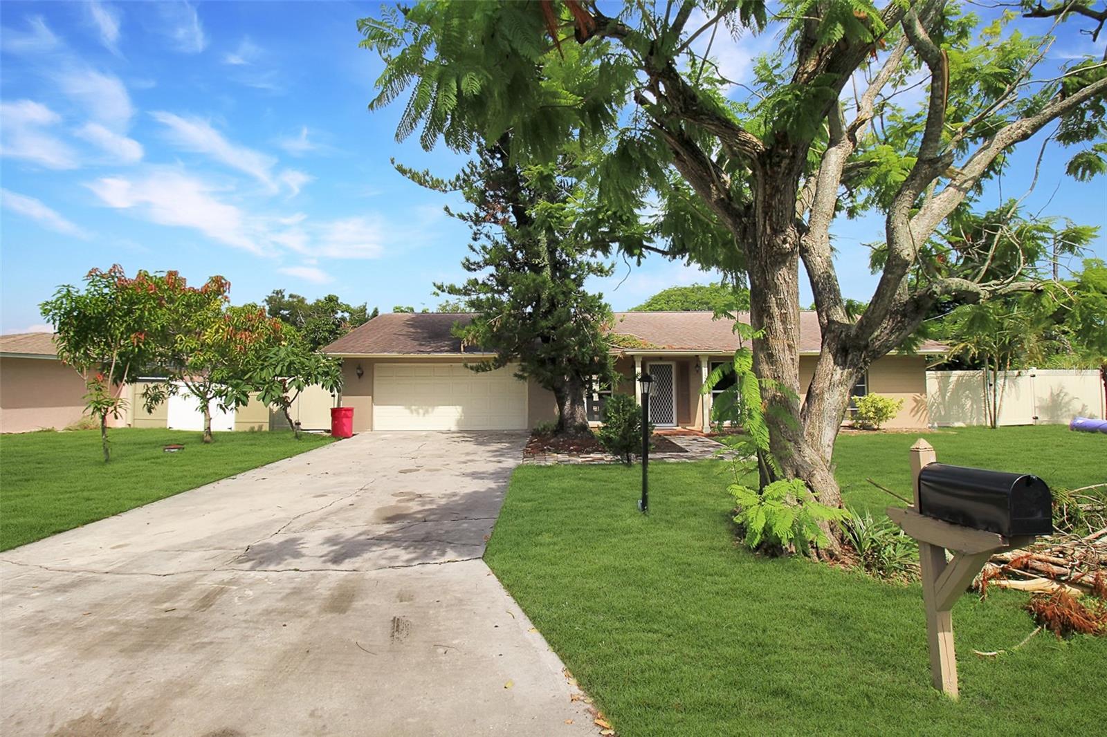 1127 De Leo Dr Property Photo 1