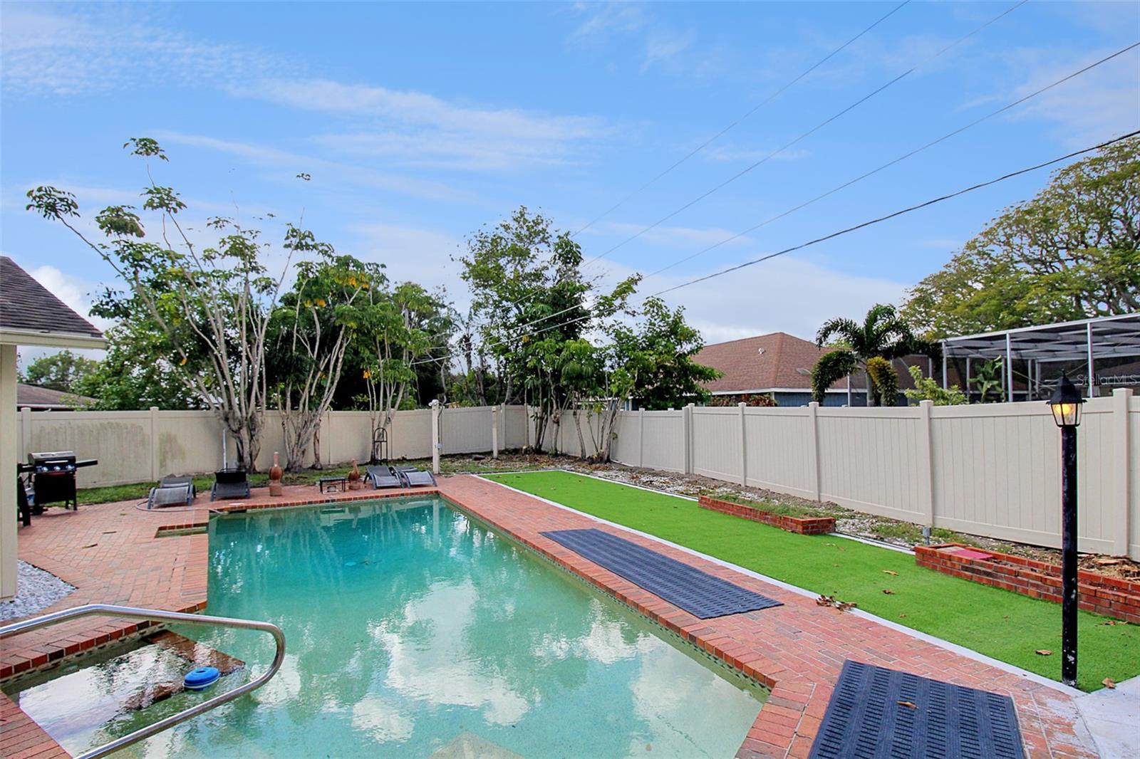 1127 De Leo Dr Property Photo 41