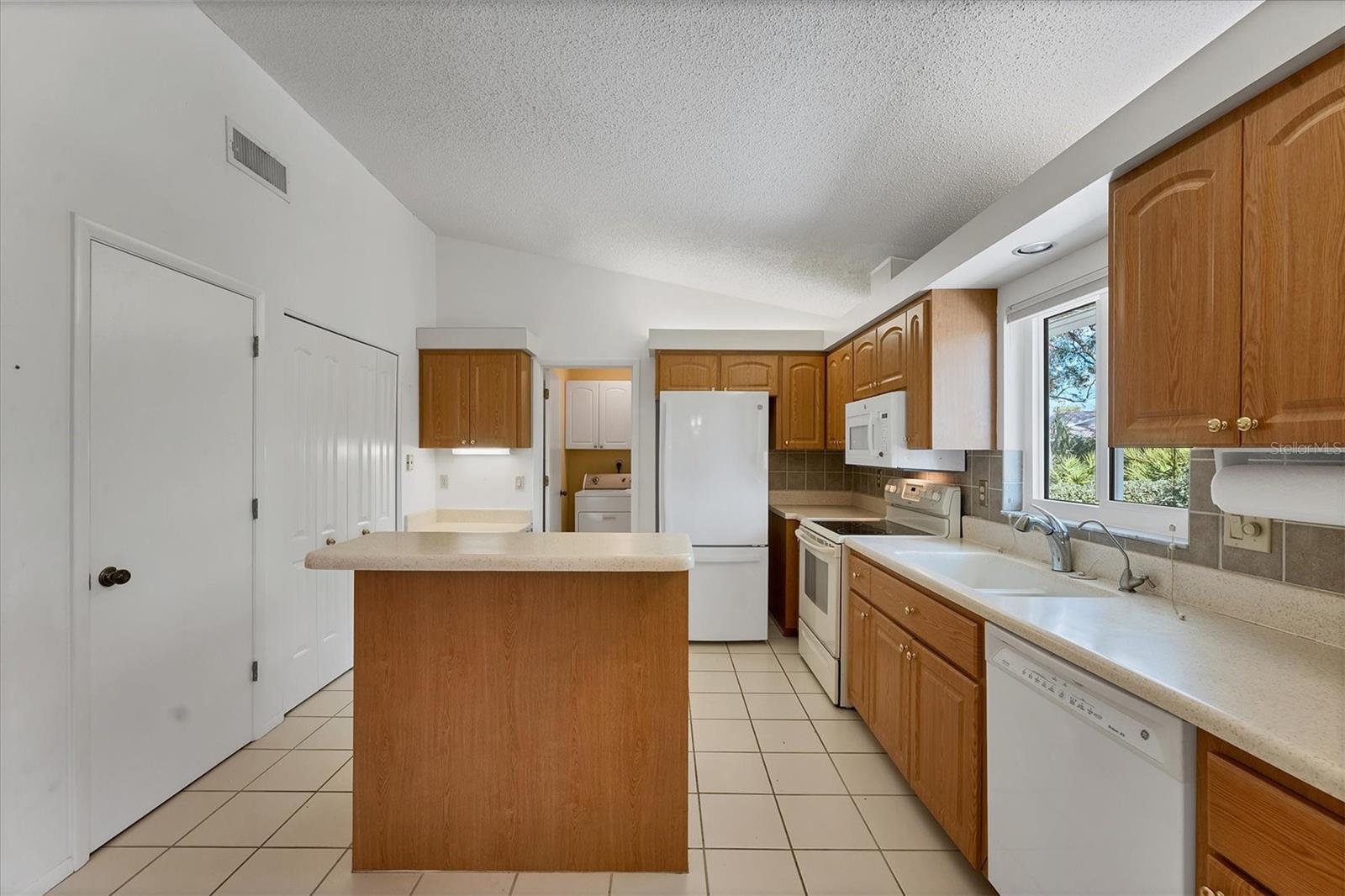5607 Garden Lakes Majestic Property Photo 11