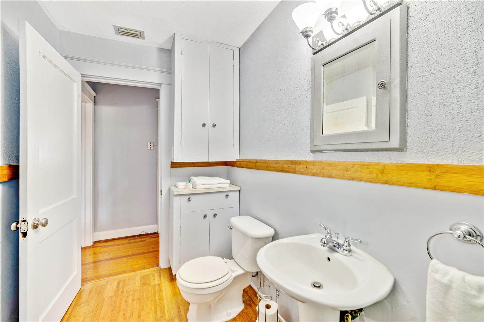514 Riverside Dr E Property Photo 28