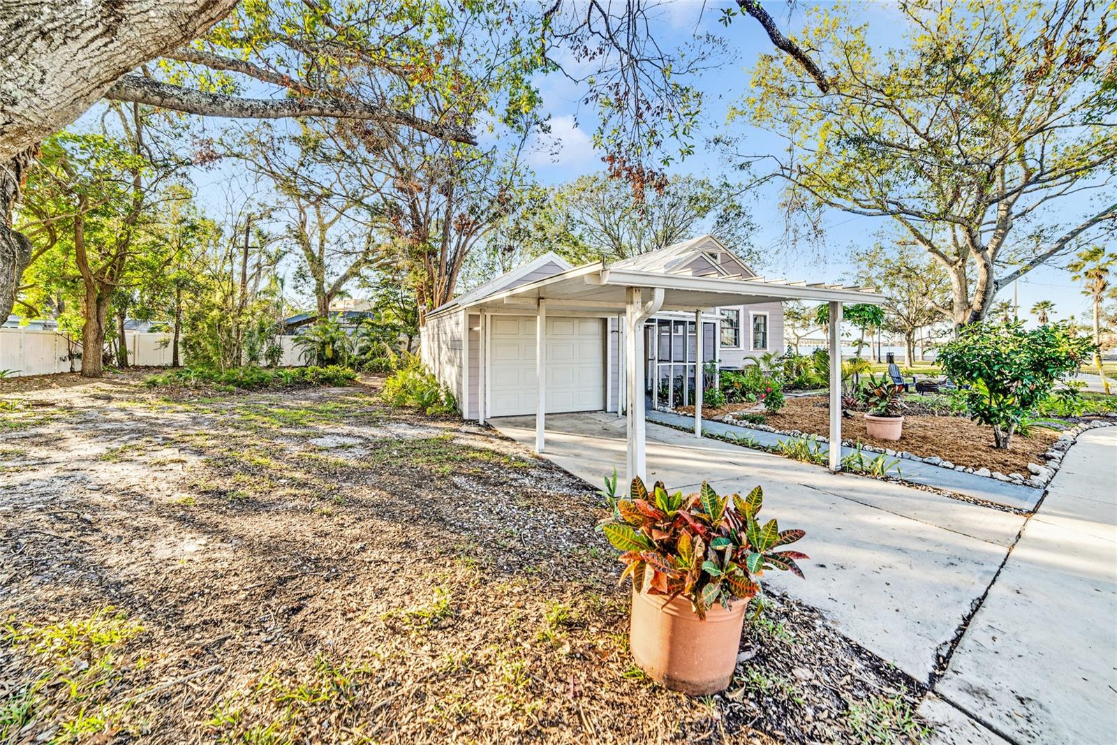 514 Riverside Dr E Property Photo 30