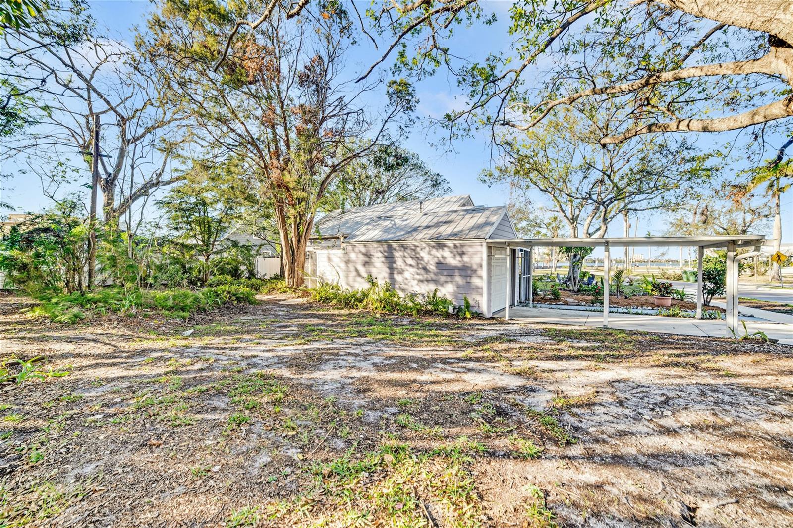 514 Riverside Dr E Property Photo 32