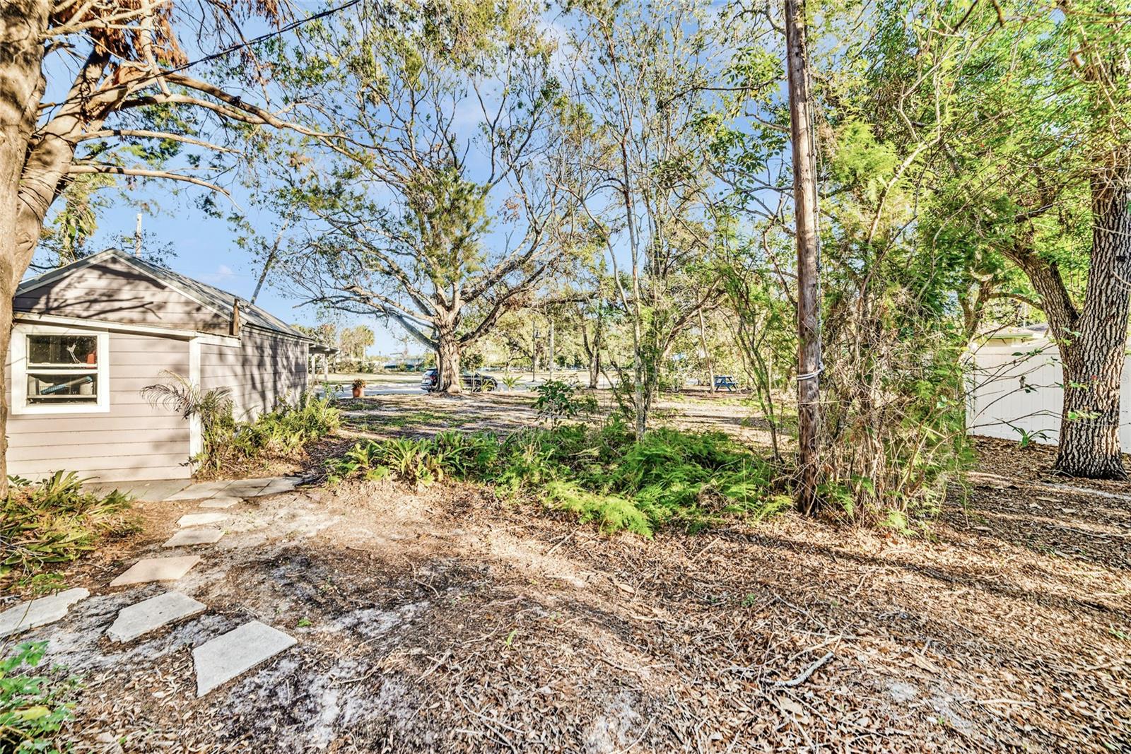 514 Riverside Dr E Property Photo 33