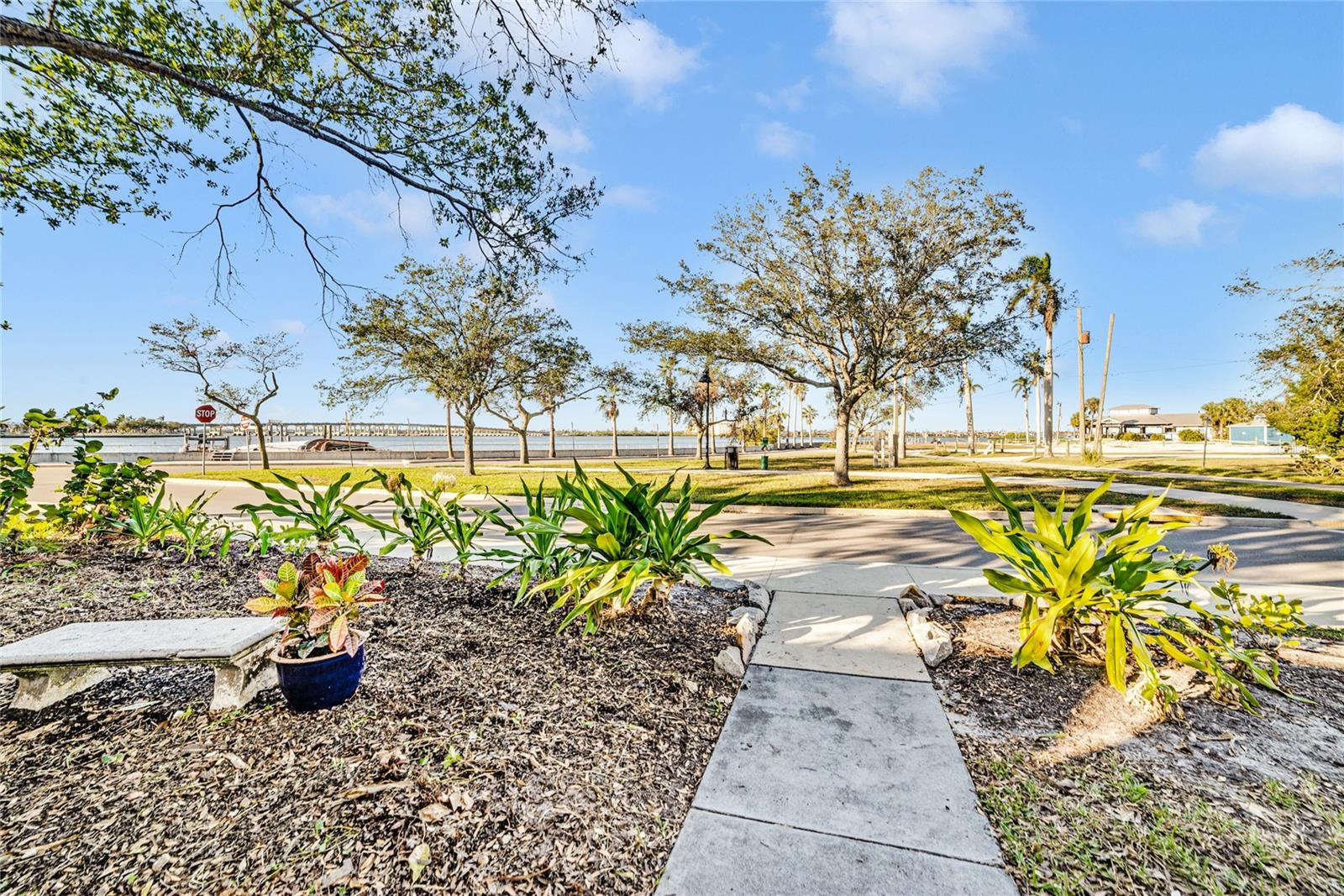 514 Riverside Dr E Property Photo 34