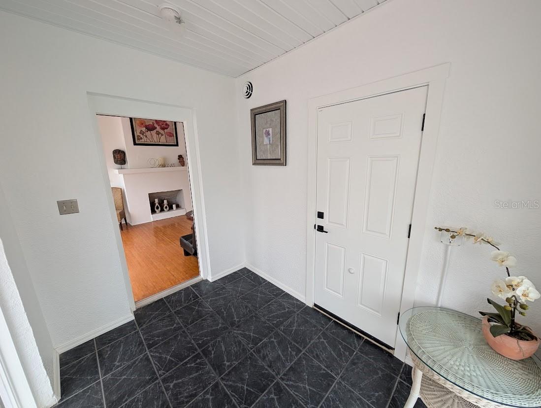 417 Burns Ct Property Photo 5