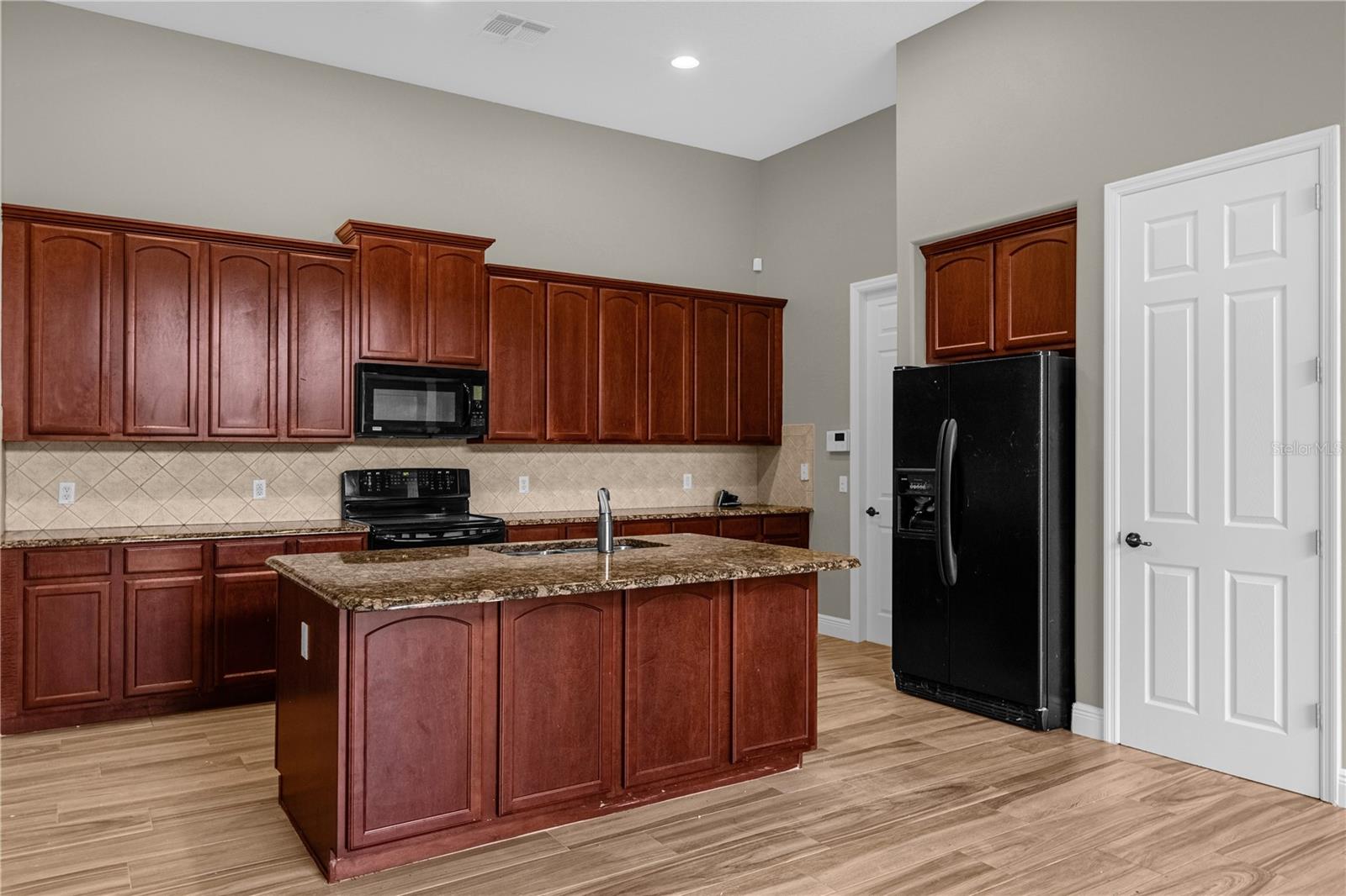 4014 Sunburst View Cir Property Photo 9