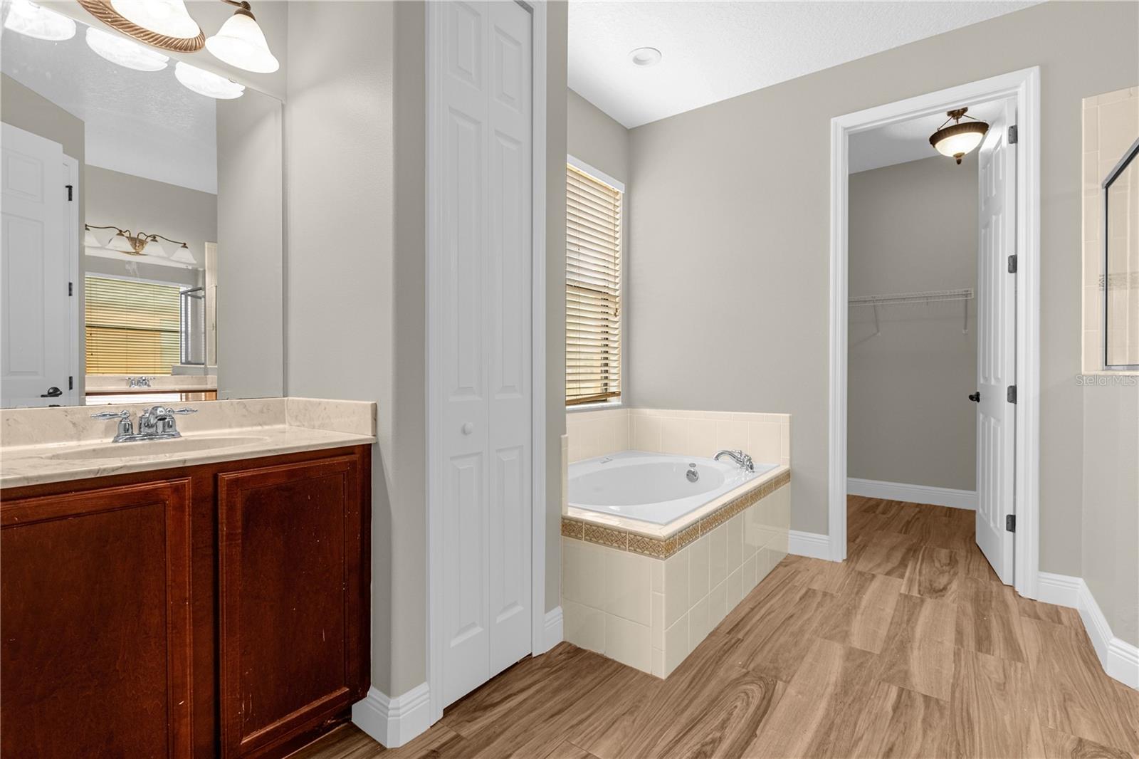 4014 Sunburst View Cir Property Photo 20