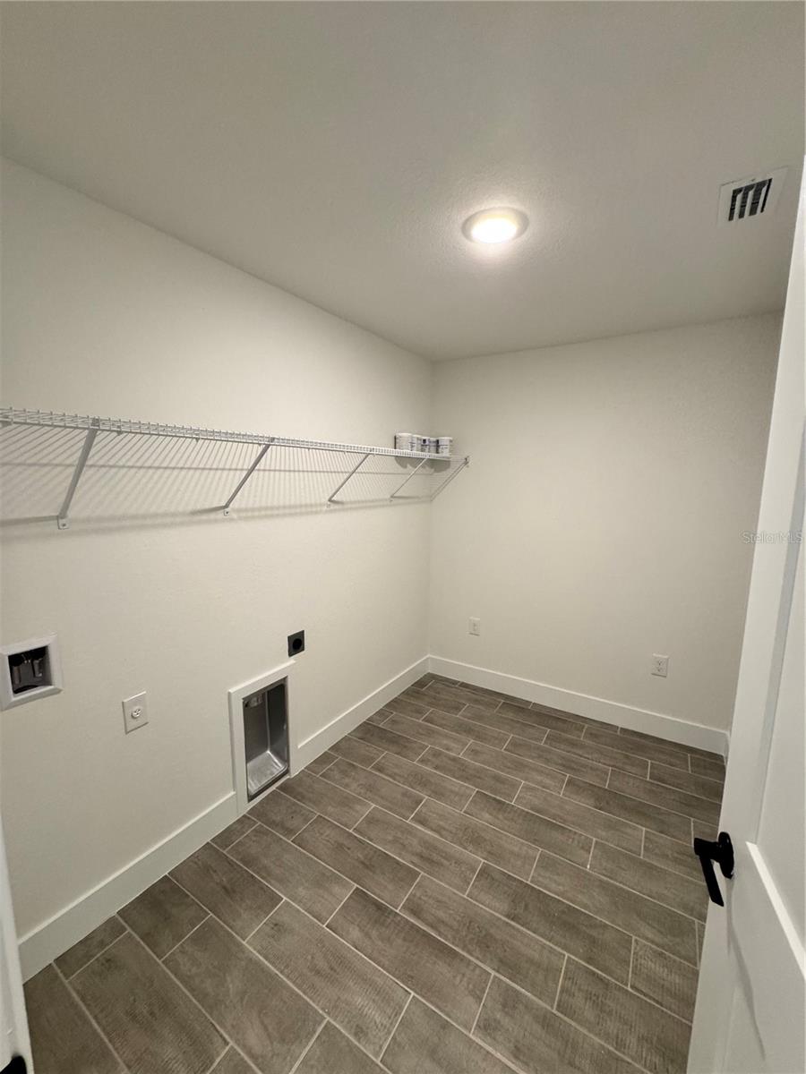 2667 Averland Loop Property Photo 6