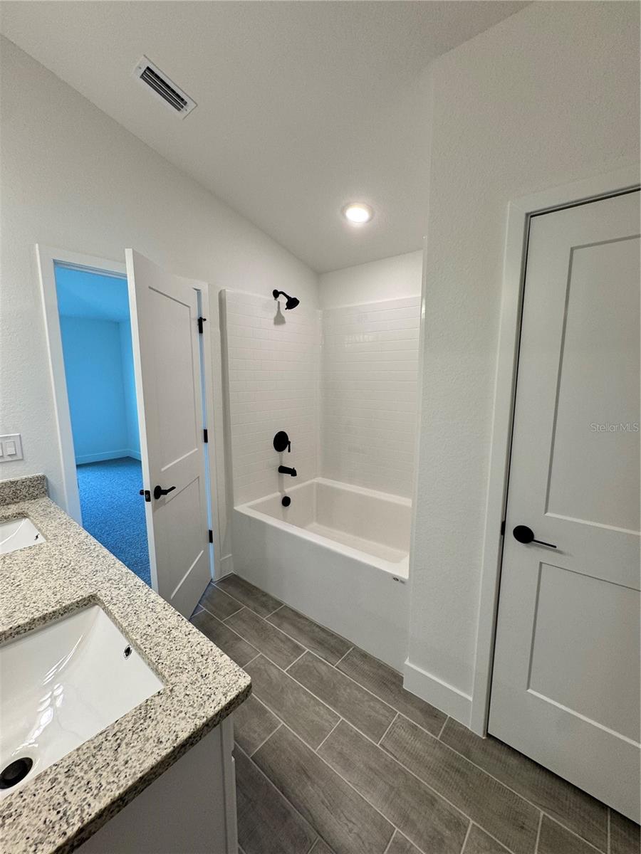 2667 Averland Loop Property Photo 10