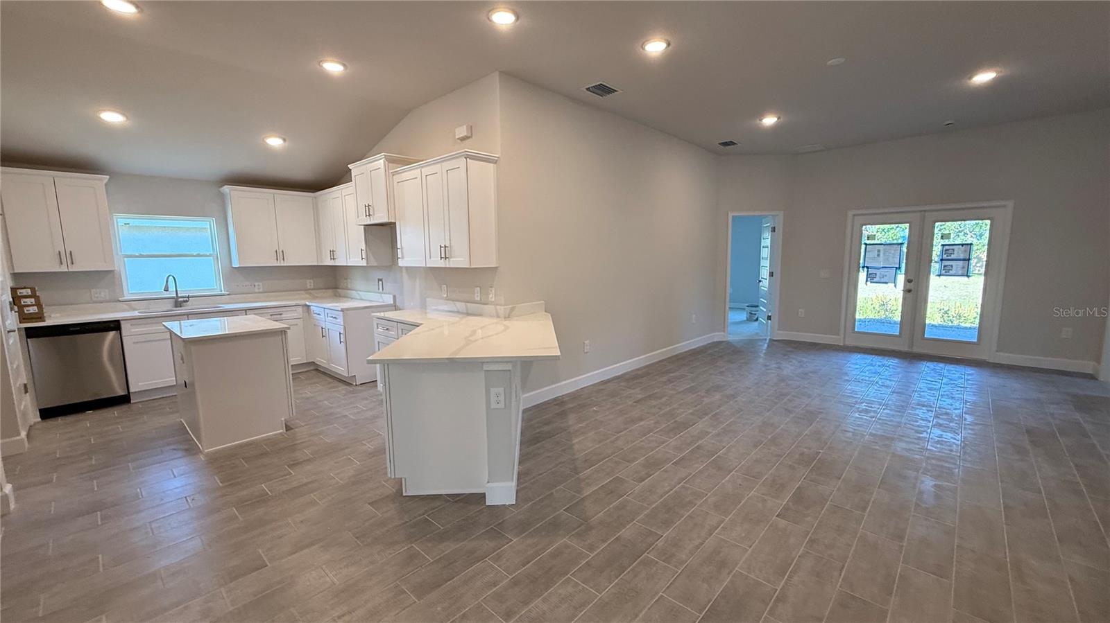 2640 Averland Loop Property Photo 3