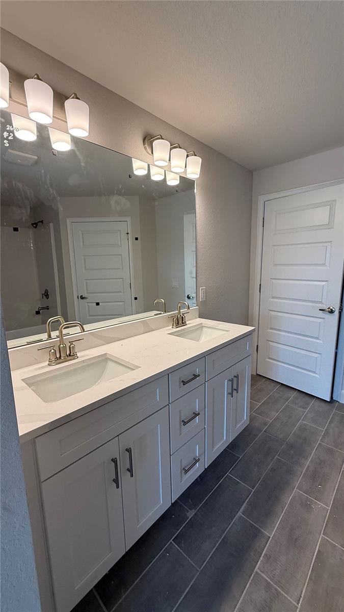2640 Averland Loop Property Photo 8