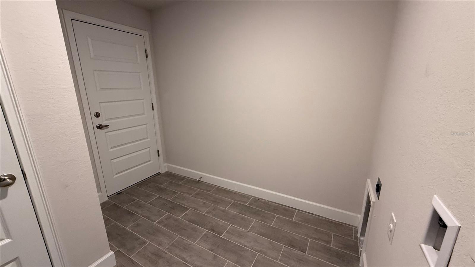 2640 Averland Loop Property Photo 10