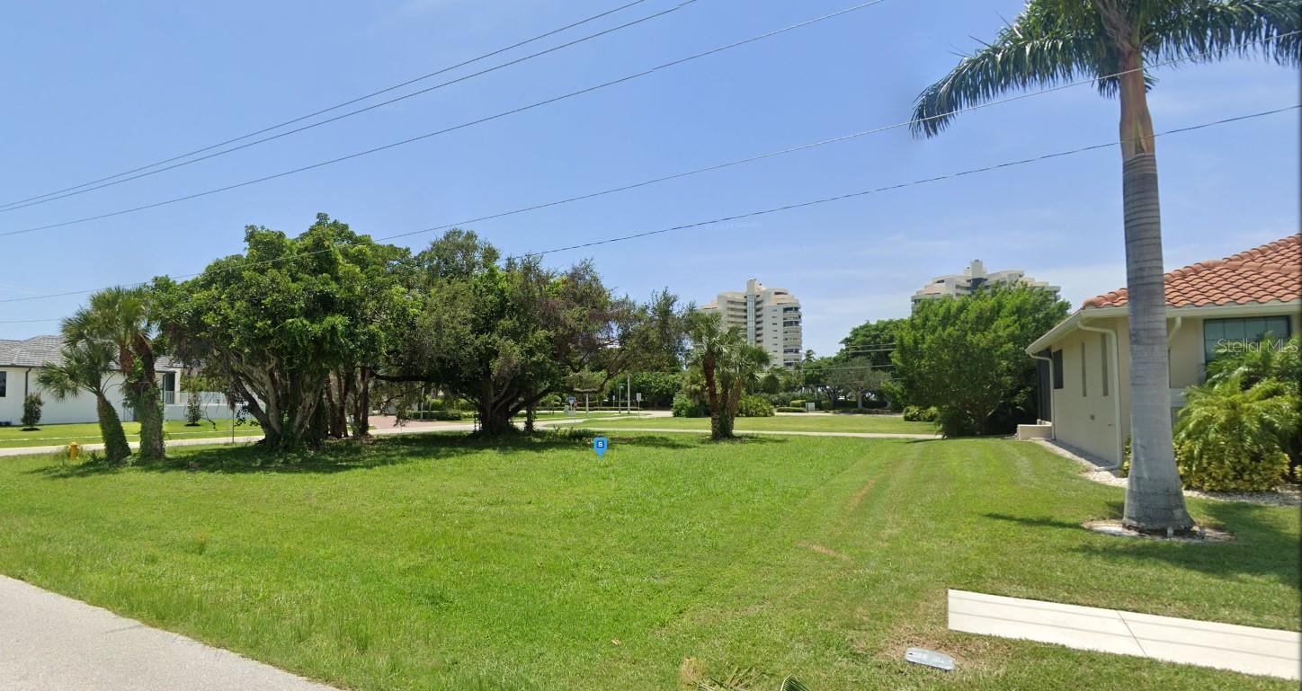 732 Seagrape Dr Property Photo 3