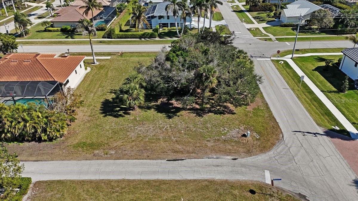 732 Seagrape Dr Property Photo 8
