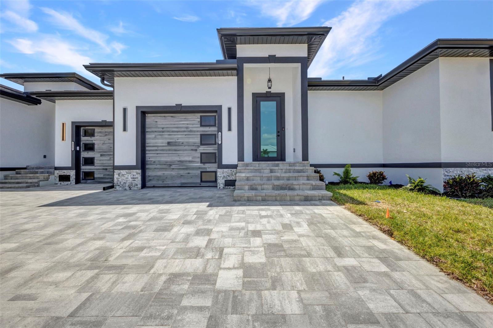 1327 WESLEY DR Property Photo 1