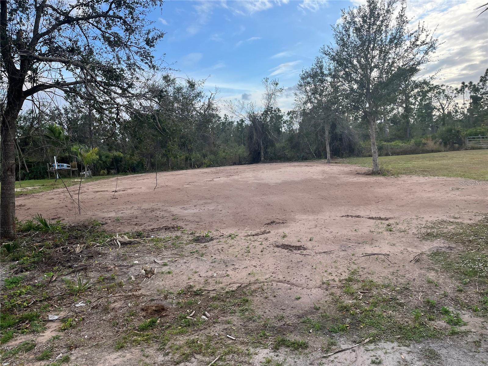28387 Royal Palm Dr Property Photo 2