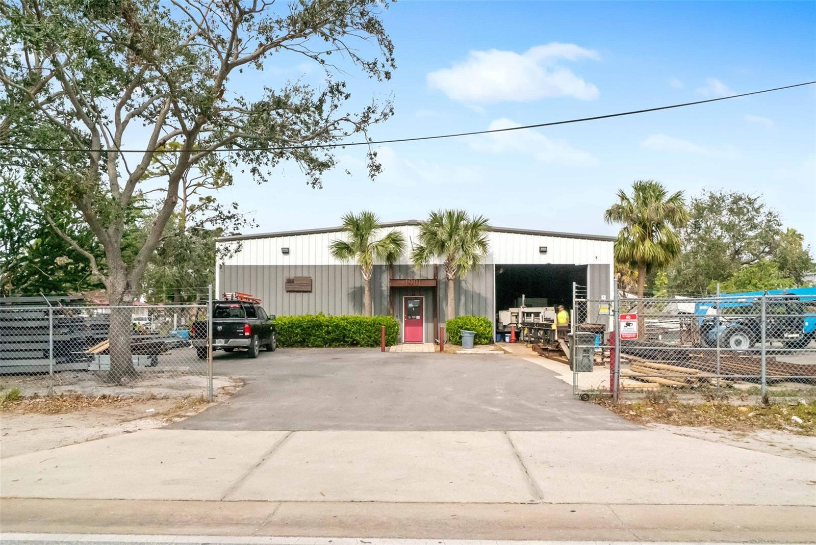 1901 17th St Property Photo 3