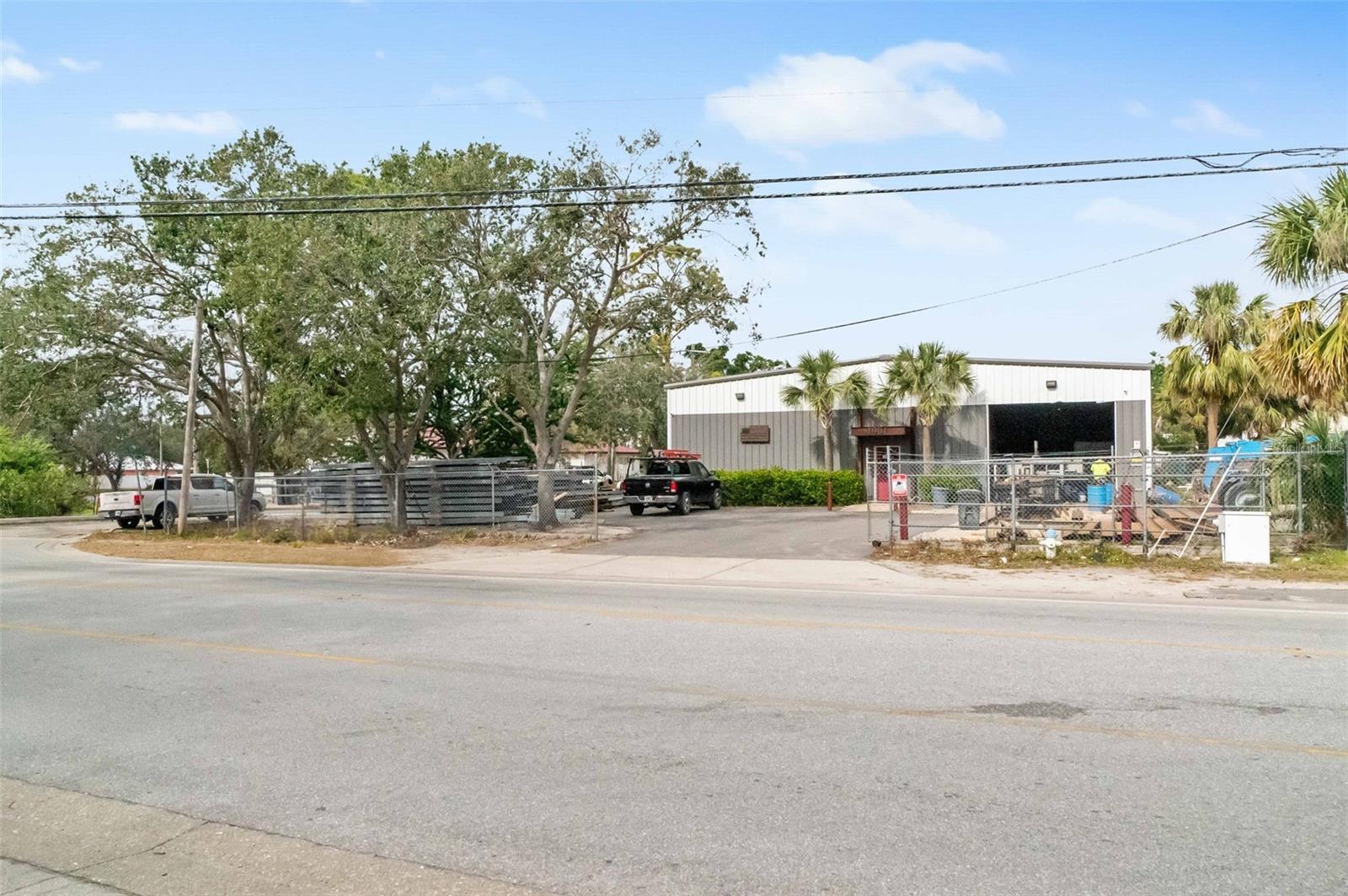 1901 17th St Property Photo 4