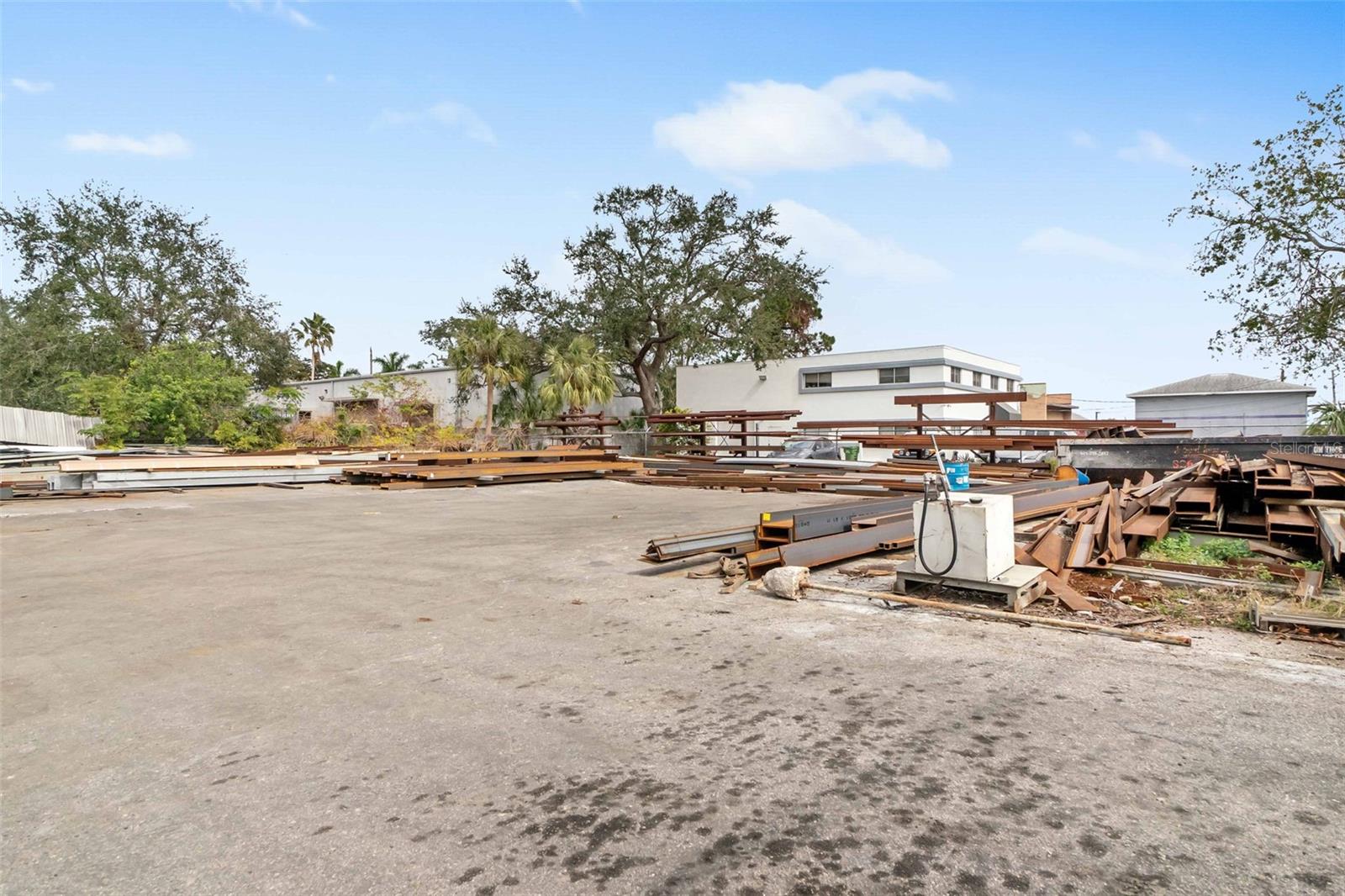 1901 17th St Property Photo 6
