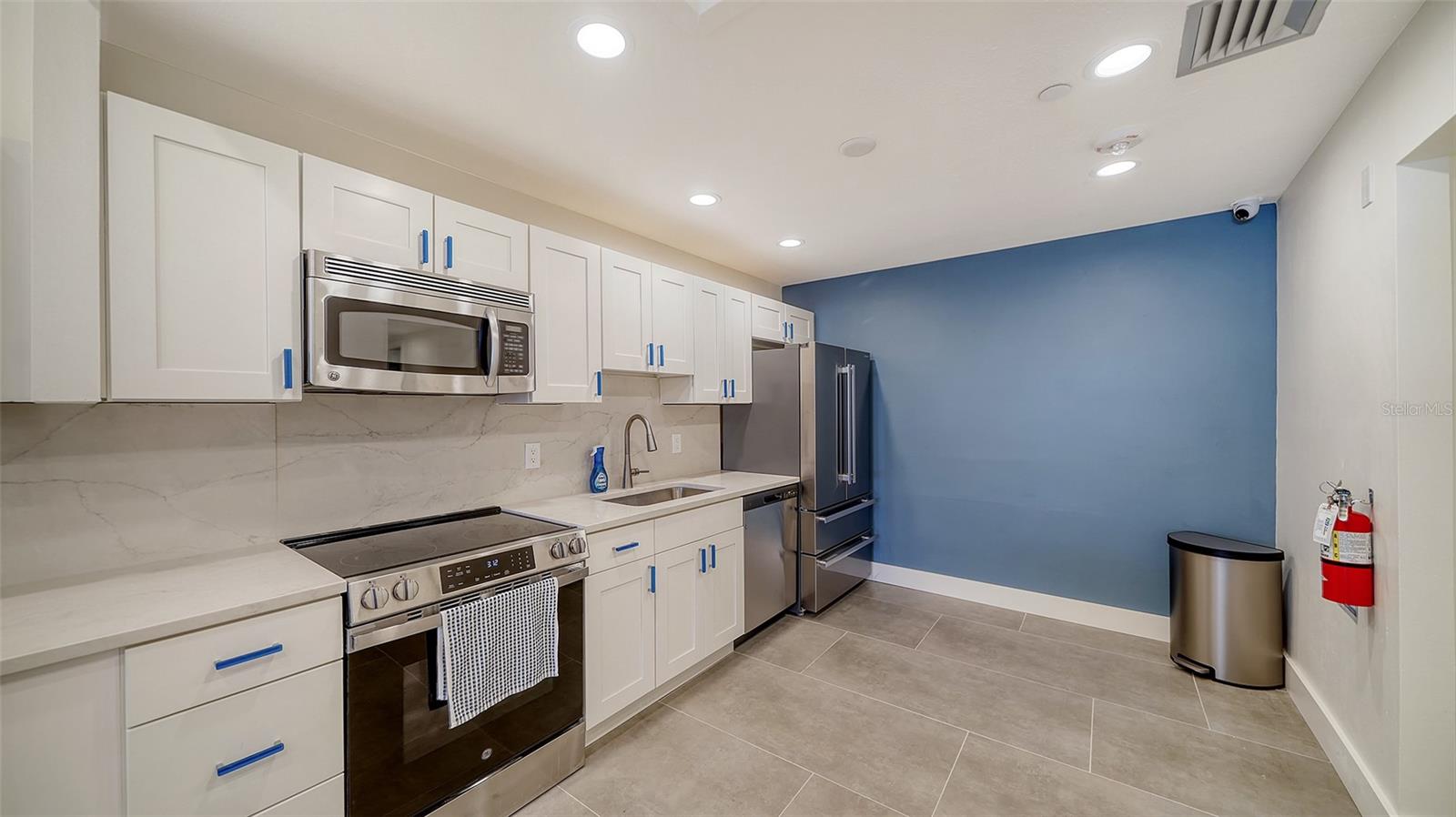 4822 Ocean Blvd #2f Property Photo 69