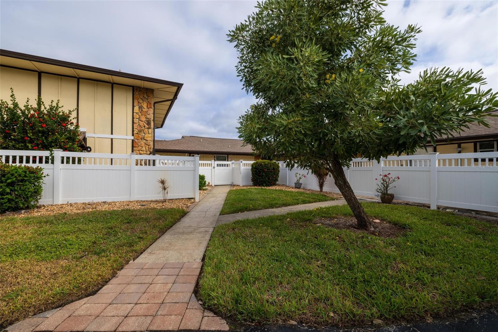 4289 Island Cir #2 Property Photo