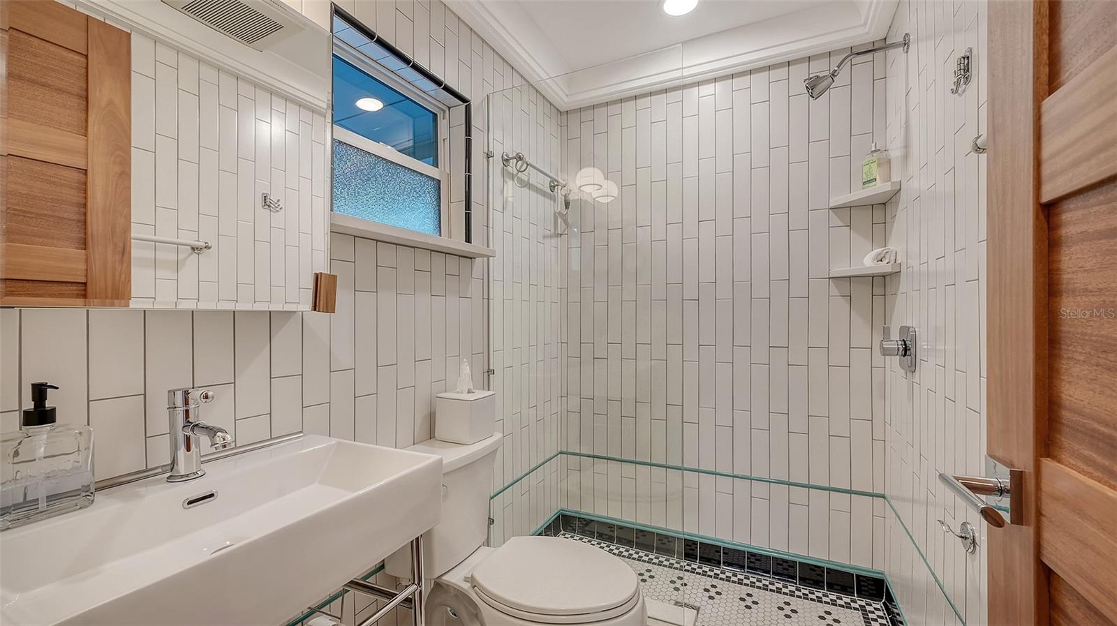 101 Base Ave E #101, 103 Property Photo 17