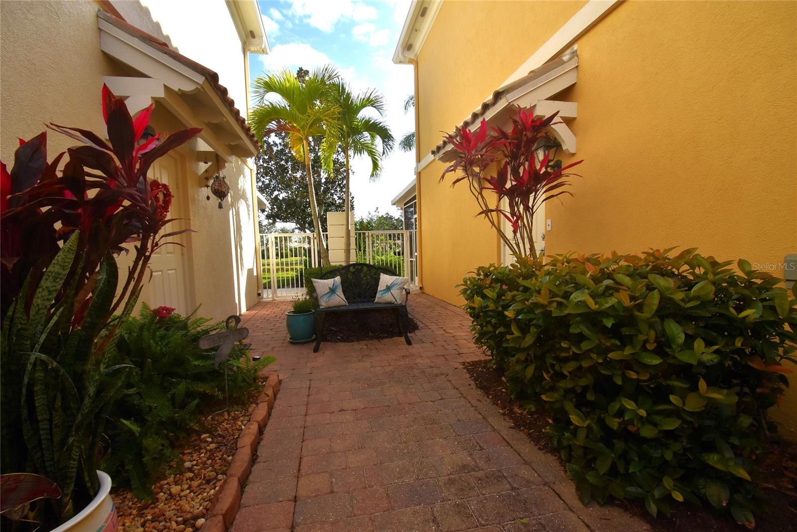 7624 Bergamo Ave #4b Property Photo 2