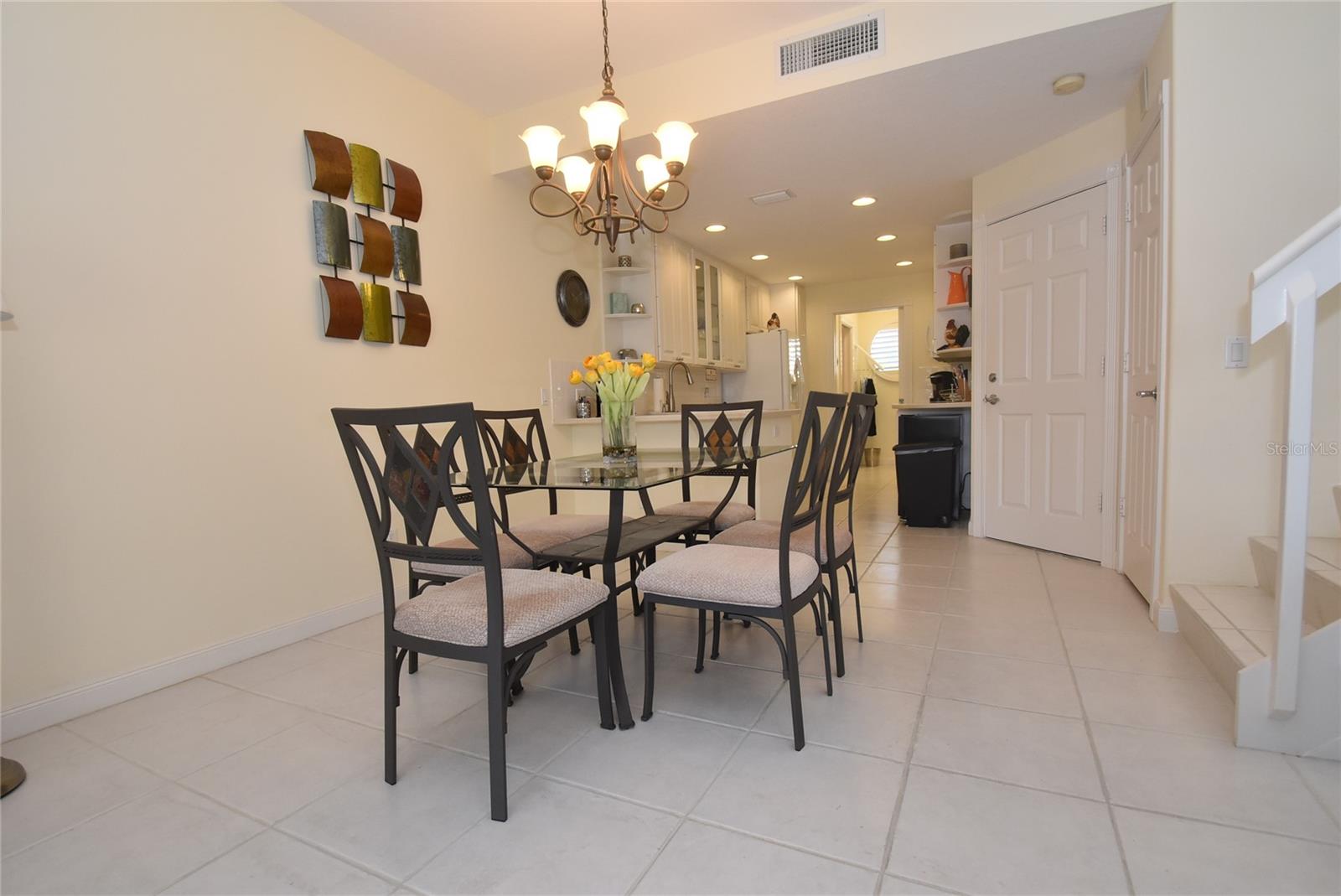7624 Bergamo Ave #4b Property Photo 9