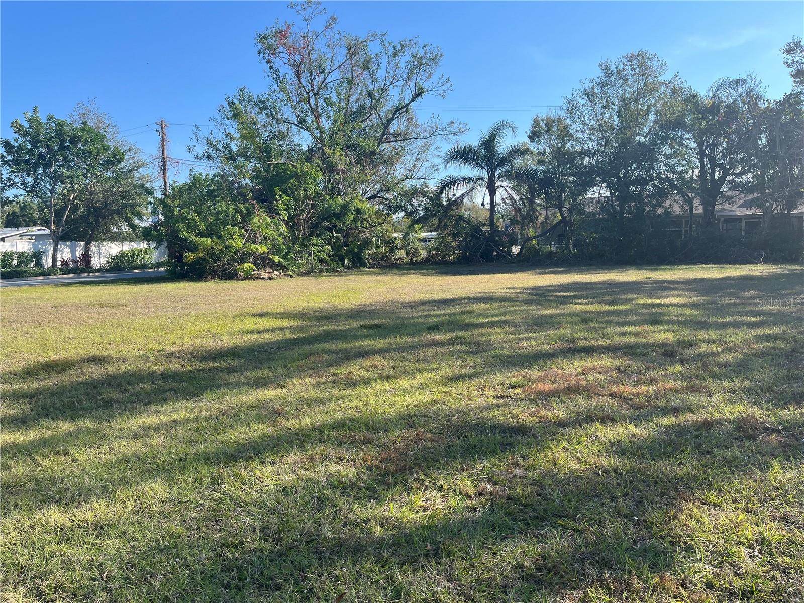 2484 Ringling Blvd Property Photo 2