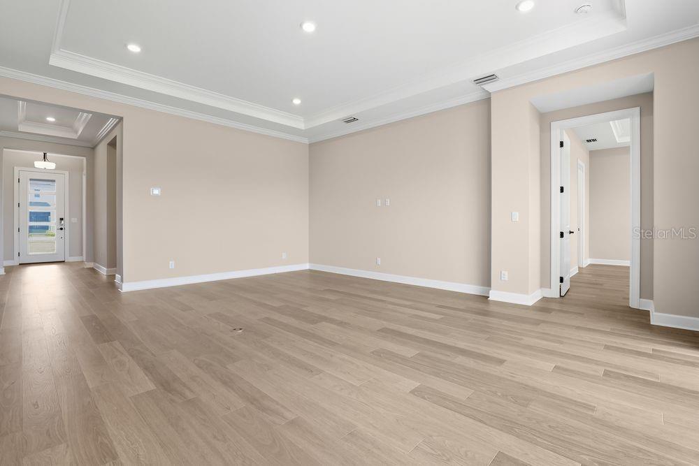 26902 Victoria Pl Property Photo 5