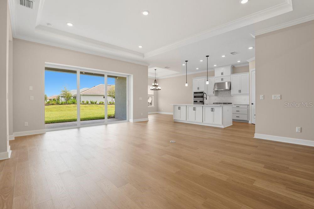 26902 Victoria Pl Property Photo 6