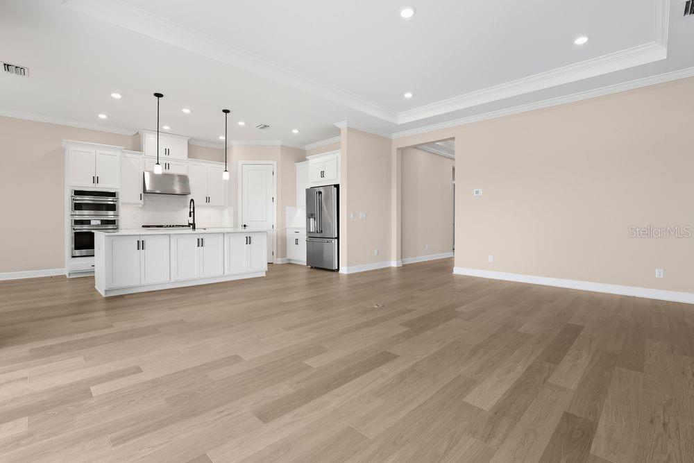 26902 Victoria Pl Property Photo 7