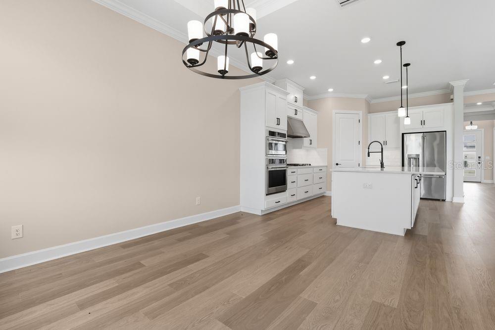 26902 Victoria Pl Property Photo 8