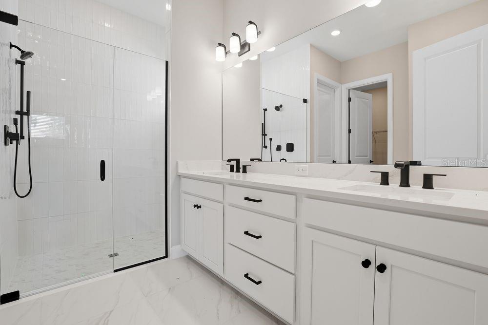 26902 Victoria Pl Property Photo 12