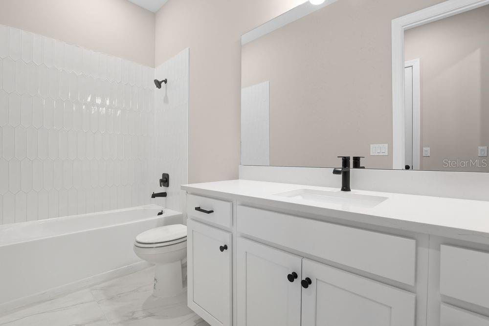 26902 Victoria Pl Property Photo 20