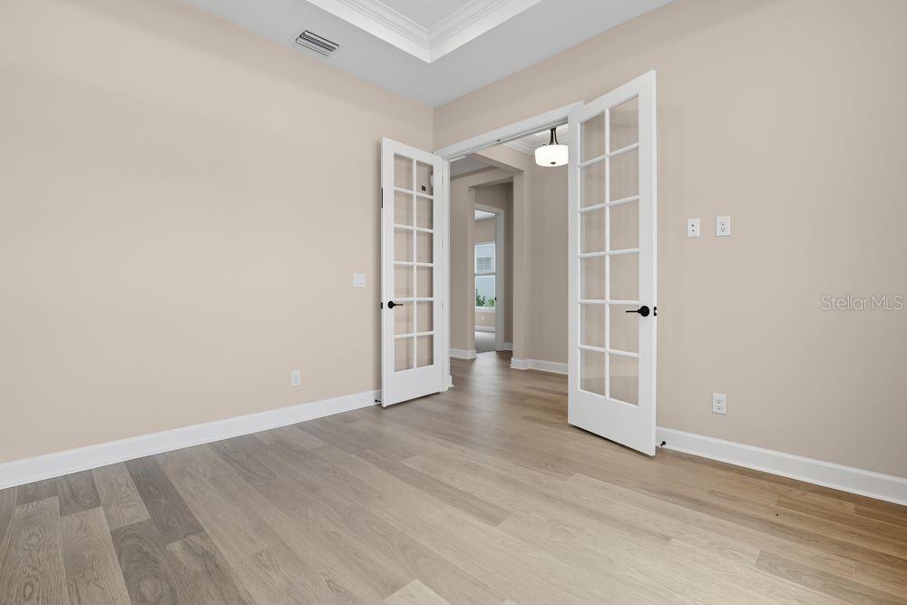 26902 Victoria Pl Property Photo 23