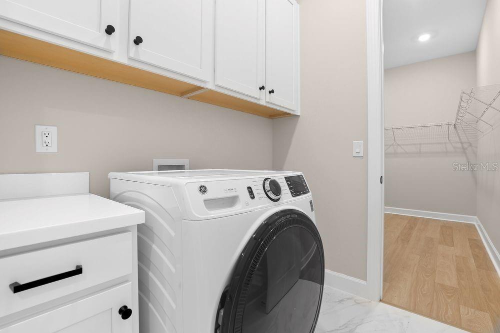 26902 Victoria Pl Property Photo 24