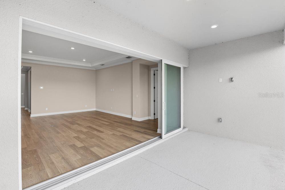 26902 Victoria Pl Property Photo 27