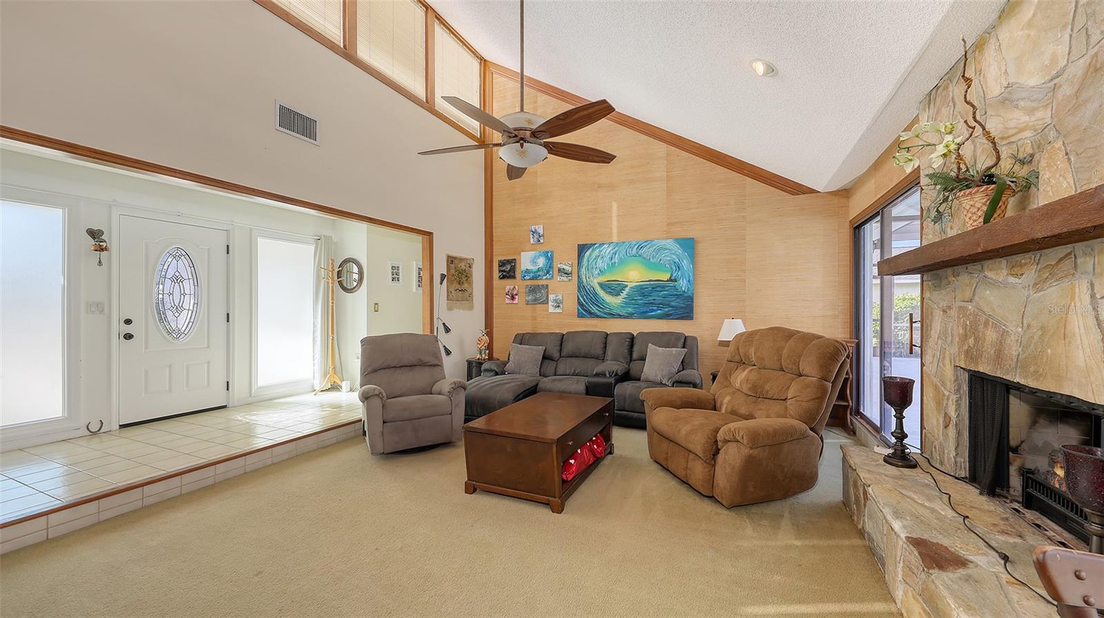 3837 Torrey Pines Blvd Property Photo 5