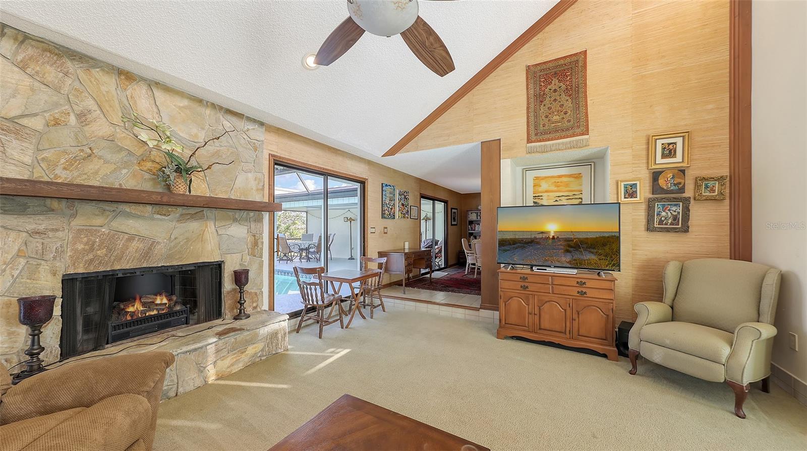 3837 Torrey Pines Blvd Property Photo 7