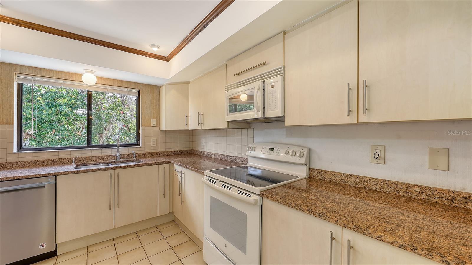 3837 Torrey Pines Blvd Property Photo 12
