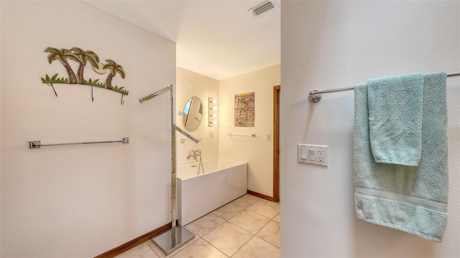 3837 Torrey Pines Blvd Property Photo 19