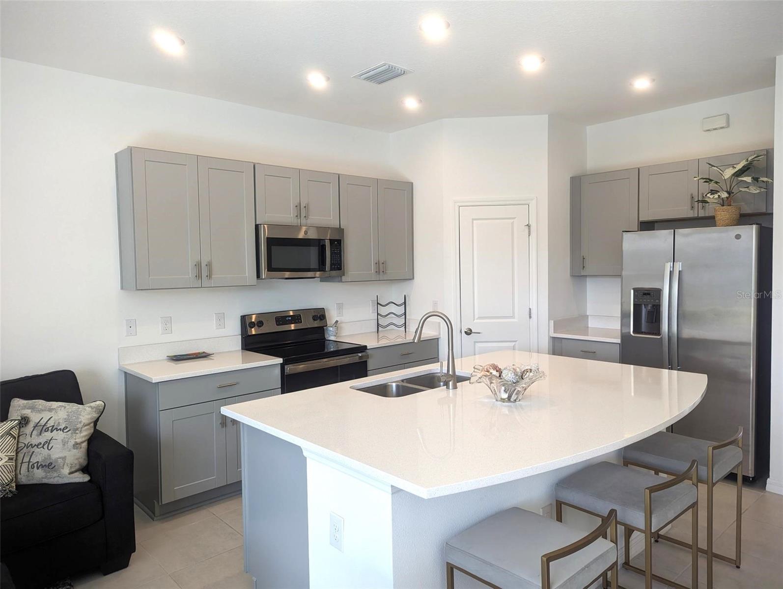 5753 Haven Ter Property Photo 2
