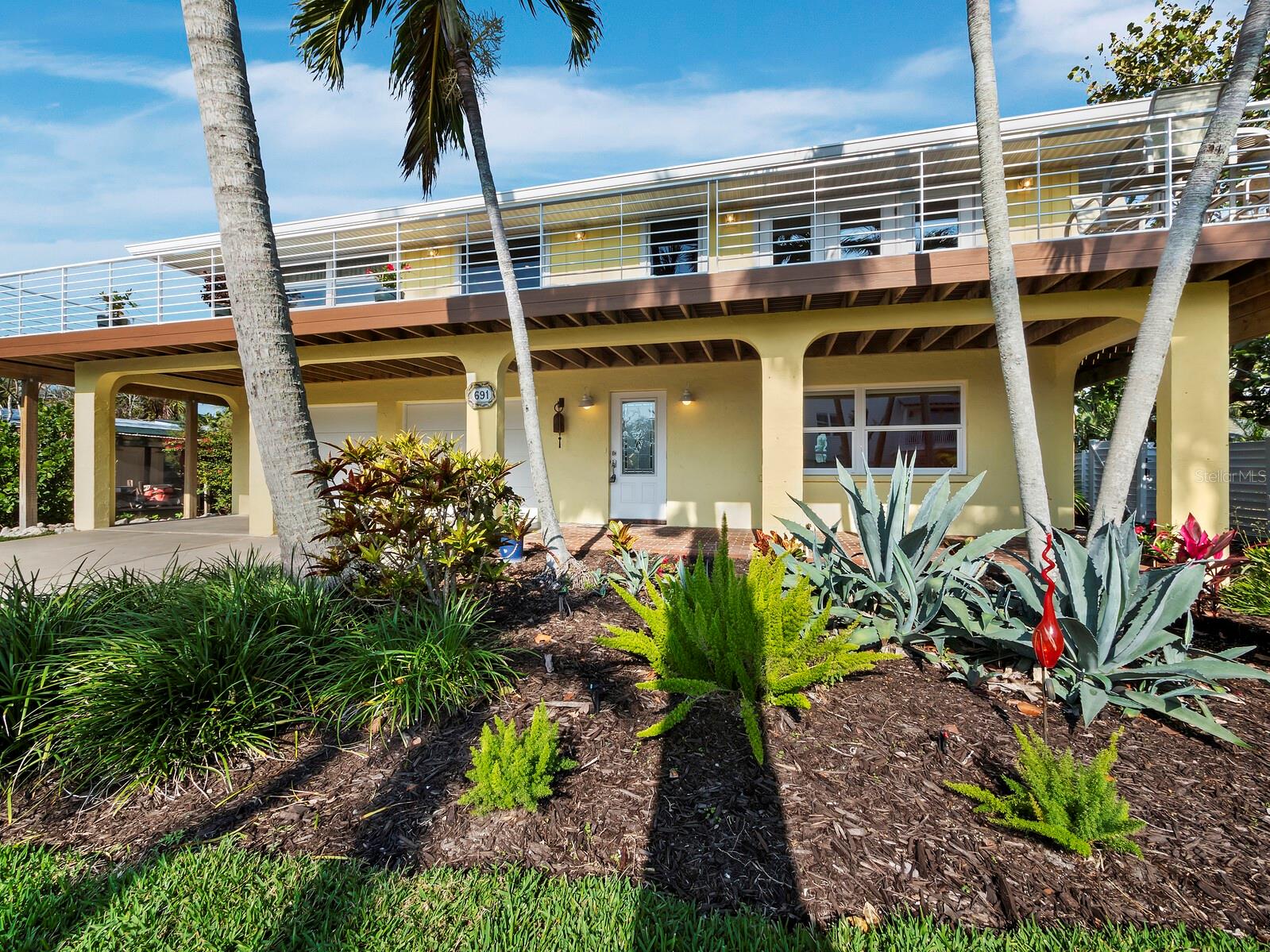 691 Linley St Property Photo 6