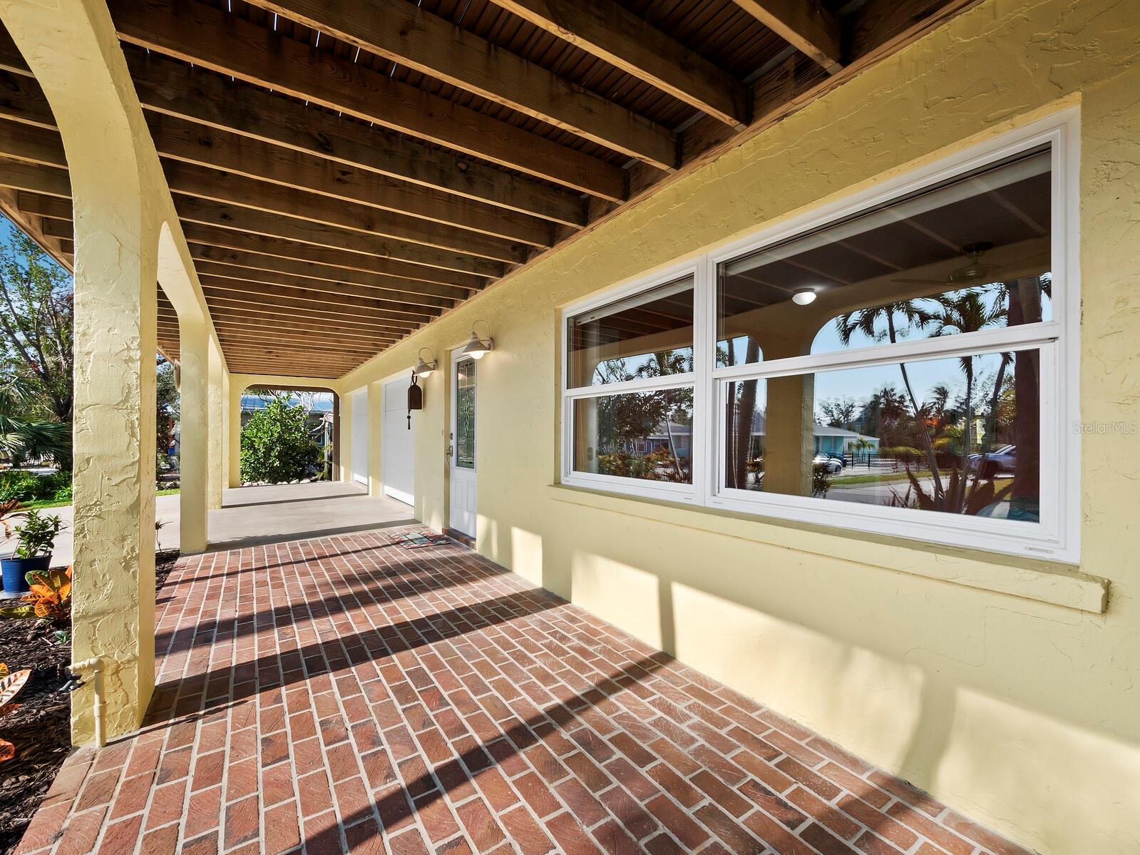 691 Linley St Property Photo 8