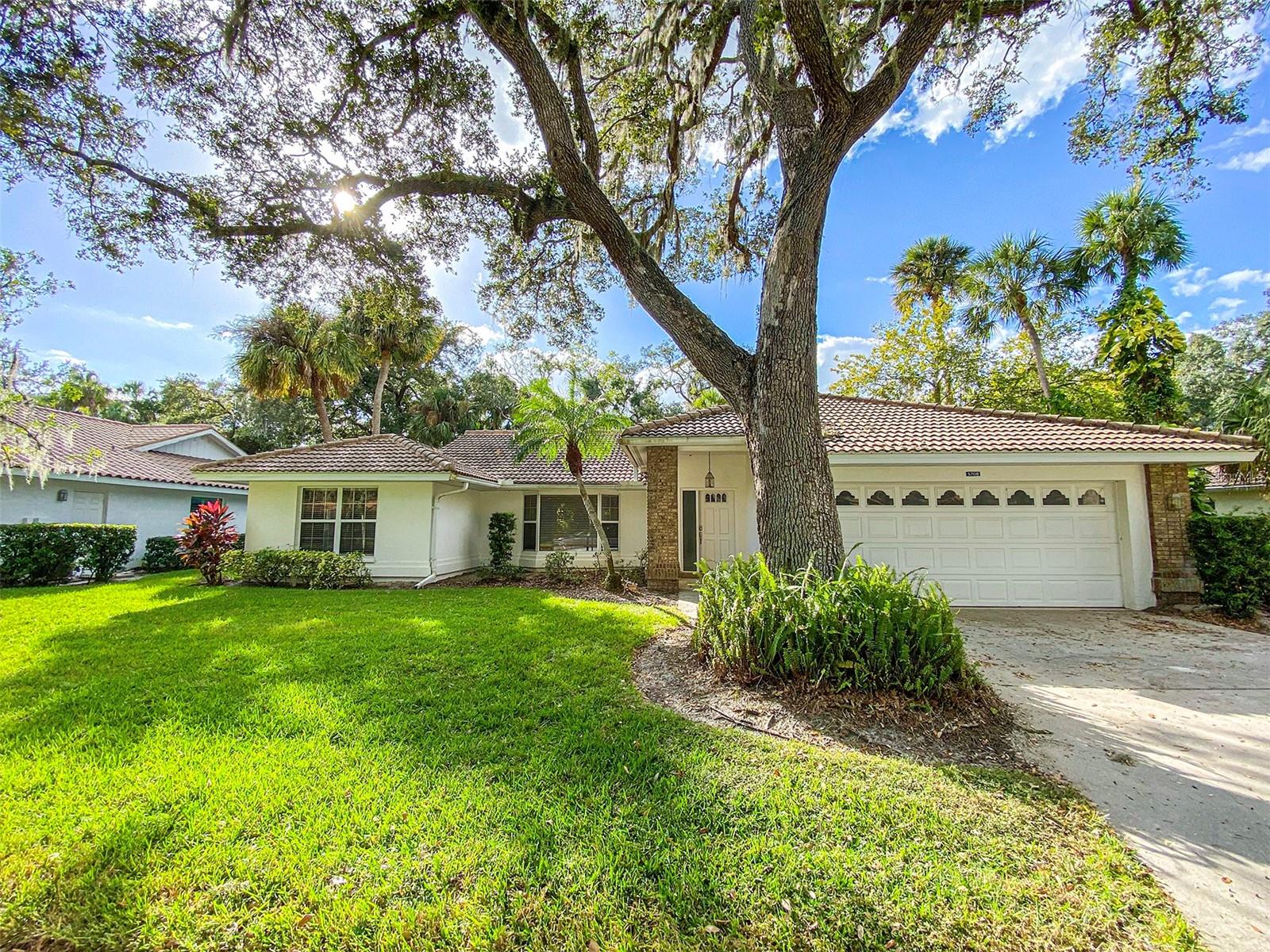 5708 Garden Lakes Fern Property Photo 3